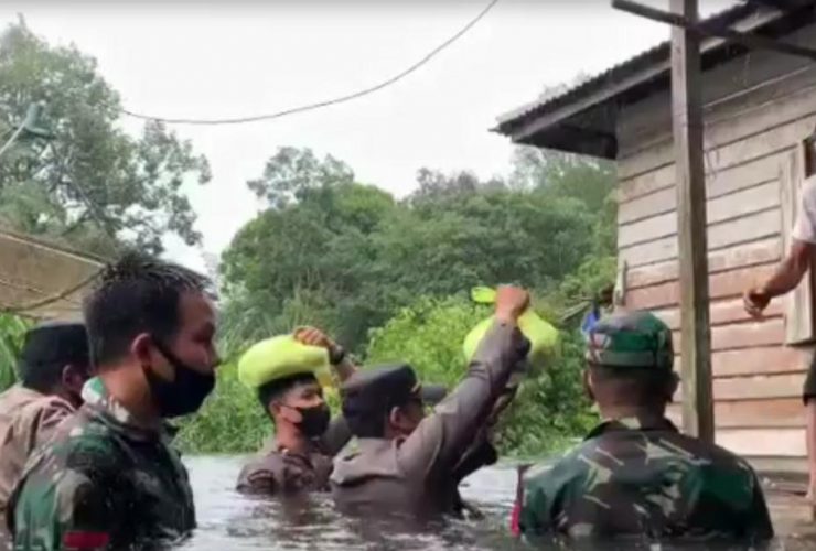 kondisi banjir di Kecamatan Sungai Laur_ruaitv
