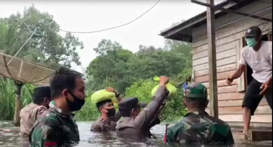 kondisi banjir di Kecamatan Sungai Laur_ruaitv