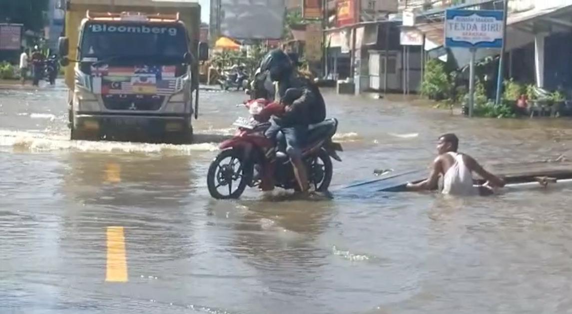 banjir di Sekadau_ruai.tv