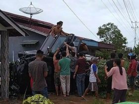 tabrakan mobil di Sambas_capture FB warganet_ruai.tv