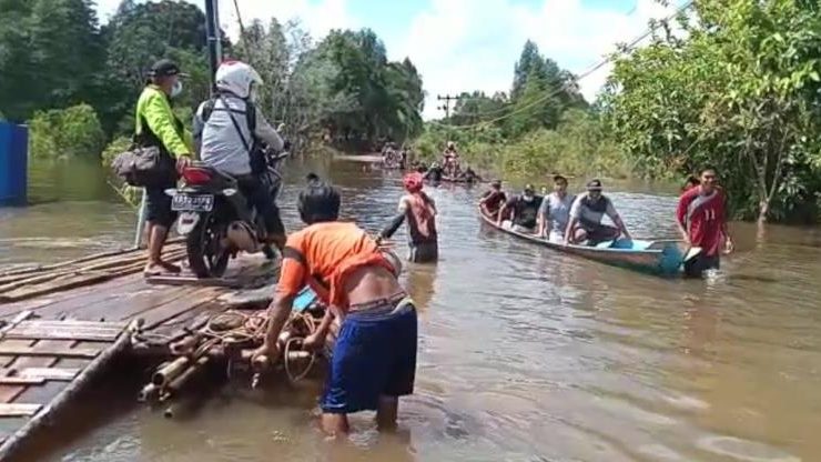 sembako langka dan transportasi terganggu karena banjir di Semitau_ruai.tv