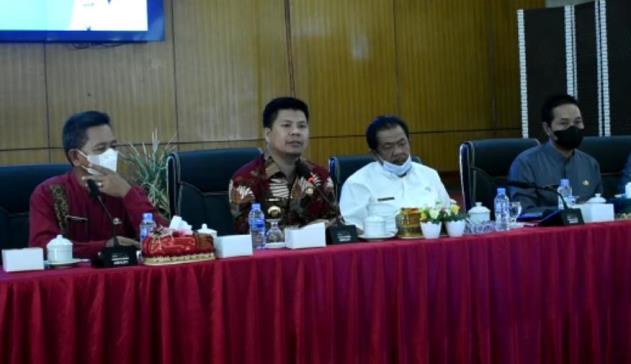 Bupati Sambas Satono ingatkan pada kades_ruai.tv
