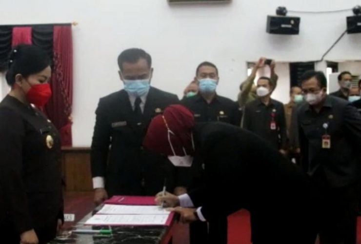 Bupati Karolin lantik pejabat di Kabupaten Landak_ruai.tv