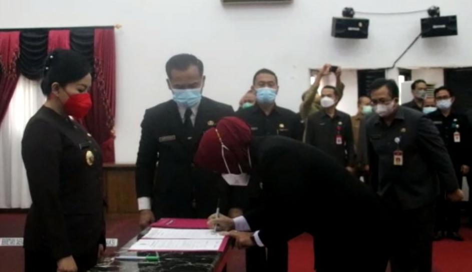 Bupati Karolin lantik pejabat di Kabupaten Landak_ruai.tv