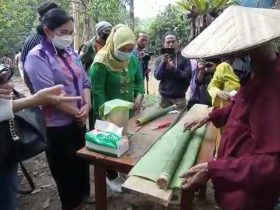 Bapanok Ajatn, Memasak Ketan dalam Bambu -RUAI.TV