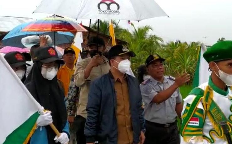 Rayakan HGN dan HUT PGRI Ke 76 Dibawah Guyuran Hujan - ruai.tv