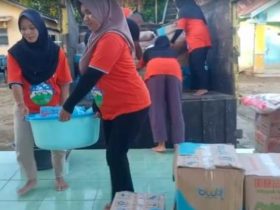 Banjir Mulai Surut, Parpol di Sekadau Tetap Bantu Korban - RUAI.TV
