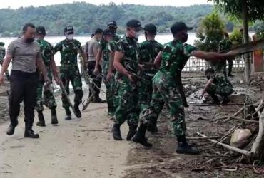 Bersih-bersih Sampah Banjir di Pusat Kota Sanggau - RUAI.TV
