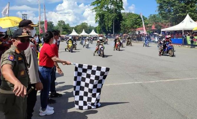 Ajang Balap Motor di Pasir Panjang Singkawang