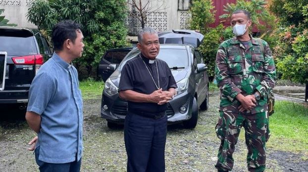 Keuskupan Agung Pontianak dan Kodam XII Tanjung Pura Berangkatkan Bantuan Banjir