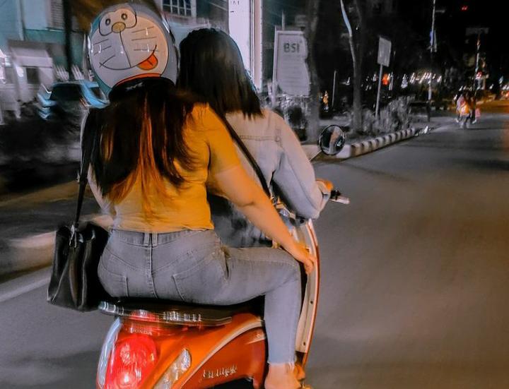 cewek tak pakai helm_polrestakotapontianak_IG_ruai.tv