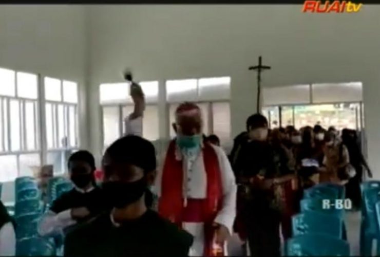 pemberkatan aula dan sekretariat OMK Kembayan_ruaitv