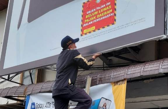 52 Reklame di Pontianak Disegel, Ini Sebabnya
