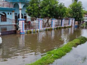 rumah mantan bupati sintang terdampak banjir_ruai.tv
