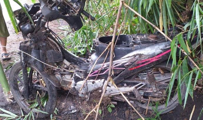 Motor Pecah Ban, Jatuh, dan Digilas Truk di Sengah Temila