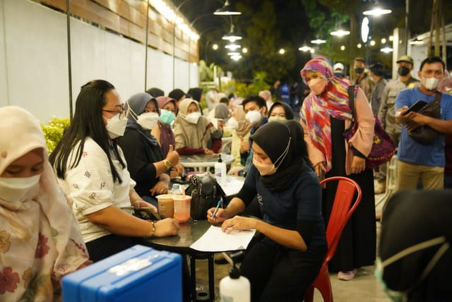 Pagi Hingga Malam, Vaksinasi Massal di Kota Pontianak
