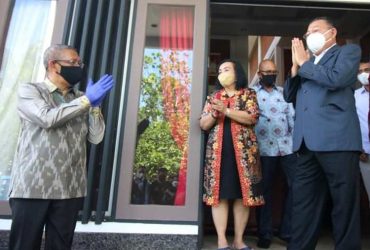 Gubernur Midji Kunjungi Landak di Hari Natal