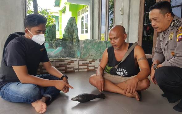 Warga Temukan Mortir di Tepian Sungai Pinoh - RUAI.TV