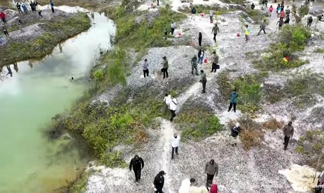 Presiden tanam durian di lokasi PETI Sintang