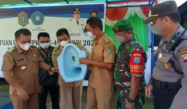 Desa Tapang Tinggang Benahi WC Warga