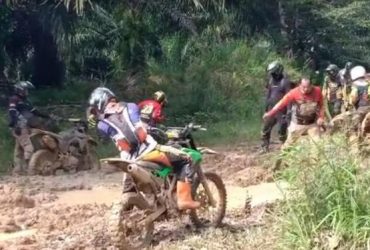 Bupati Naik Motor Trail, Kunjungi Vaksinasi di Pedalaman