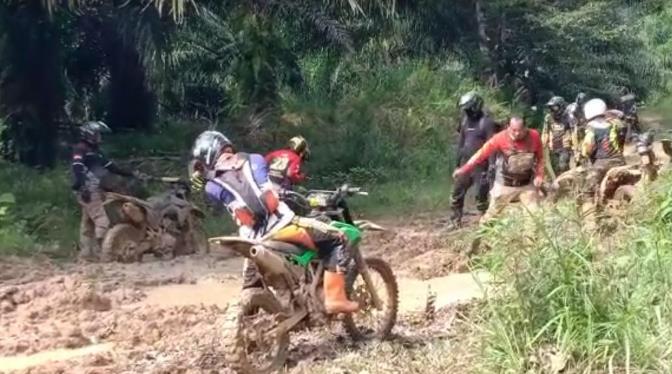 Bupati Naik Motor Trail, Kunjungi Vaksinasi di Pedalaman
