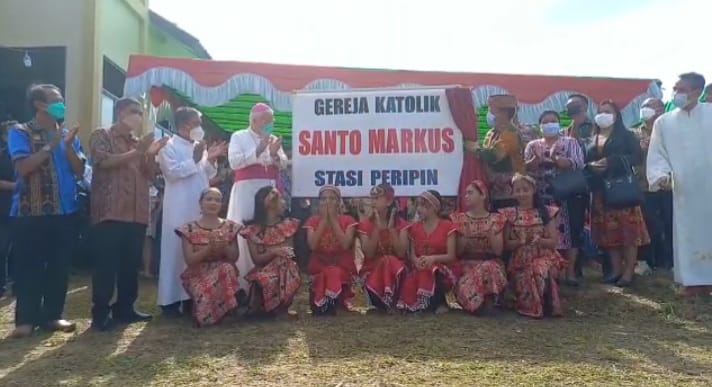 Gereja Katolik di Peripin Resmi, Ini Pesan Wabup Yohanes Ontot