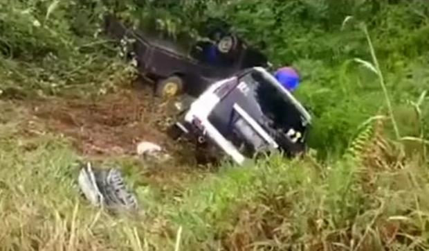 Tabrakan di Parindu, Mobil dan Pick Up Masuk Jurang
