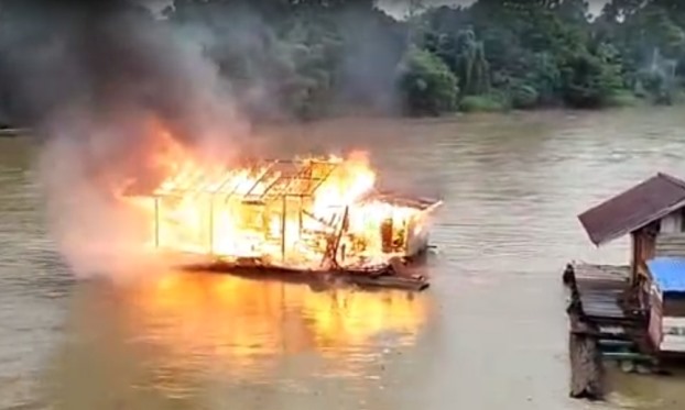 Kios Apung Terbakar di Kapuas Hulu, Satu Korban Luka