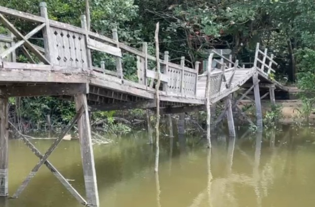 Tak Ada Peringatan, Jembatan Wisata Pulau Datok Nyaris Ambruk