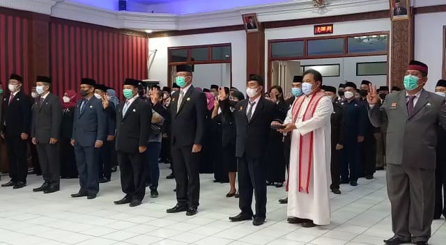 71 Pejabat Sanggau Dilantik, Bupati: Jangan Mengeluh!