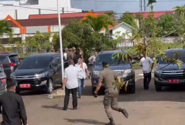 pengamanan oknum ASN Ketapang lempar bom molotov di pendopo bupati - dok ruai.tv