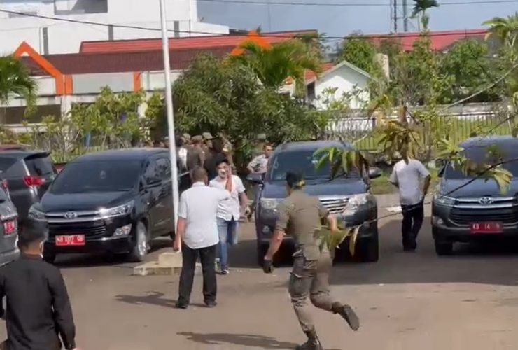 pengamanan oknum ASN Ketapang lempar bom molotov di pendopo bupati - dok ruai.tv