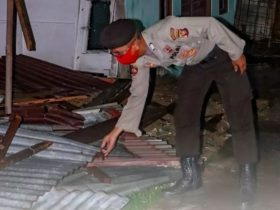 polisi periksa lokasi korban puting beliung pontianak