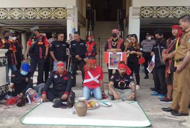 Kecam Edy Mulyadi, Aksi di Landak Dimulai dengan Ritual Adat