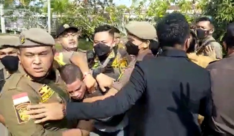 Siapa Oknum PNS Ketapang Lempar Molotov Terkuak