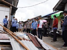 wali kota pontianak tinjau lokasi puting beliung di pontianak timur - prokopim - ruai.tv