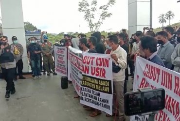 Penyerobotan Lahan Warga di Melawi perusahaan didemo - ruai.tv