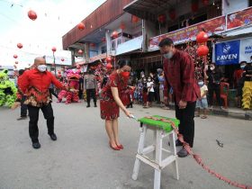 Imlek Landak di Pasar Terminal Ngabang