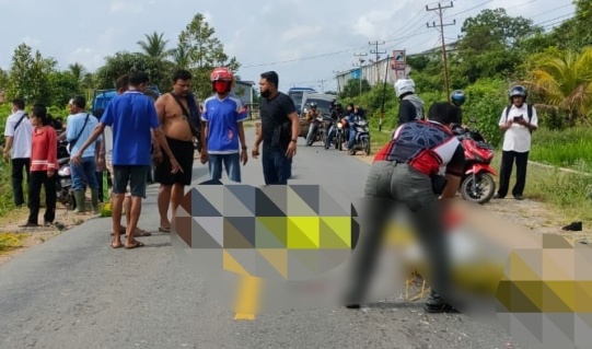 Dua Pengendara Sepeda Motor Tewas Terlindas Truk