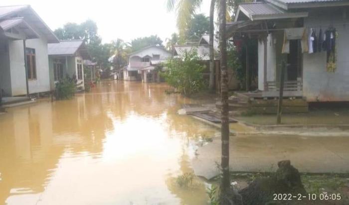 Banjir Kembali Ancam Pemukiman di Nanga Mahap