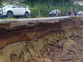 Longsor di Ruas Jalan Nasional di Sanggau