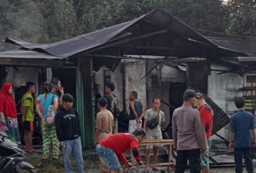 Pagi-pagi, Sebuah Warung Minuman Terbakar di Sidas