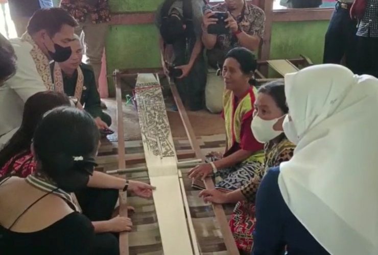 desa tenun berpotensi dikapuas hulu - ruai.tv