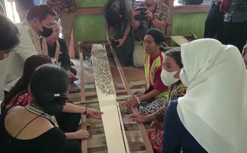 desa tenun berpotensi dikapuas hulu - ruai.tv