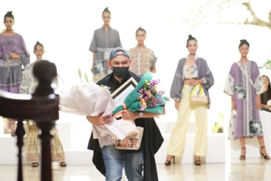 Corak Insang Pontianak di Bali Fashion Parade 2022