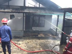 Sebuah Rumah di Jl Kelam Terbakar