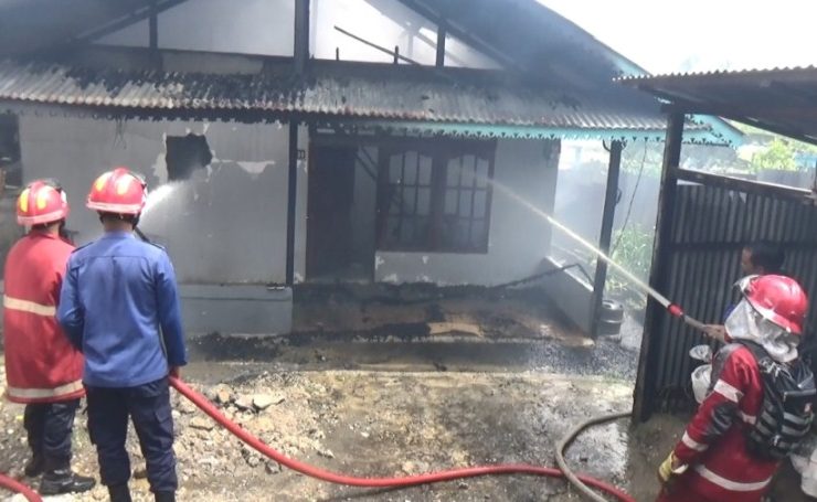 Sebuah Rumah di Jl Kelam Terbakar