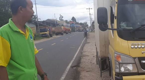 tabrakan maut - 1 Pemotor Meninggal Kena Tabrak Mobil Boks di Parindu