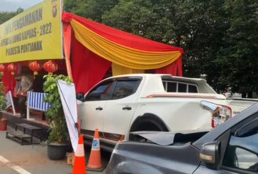 Lansia di Pontianak Tabrak Mobil di Depan Pos Polisi